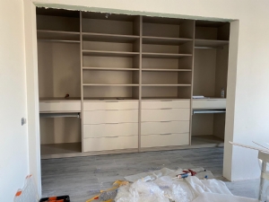 GÖVDELİ DOLAP